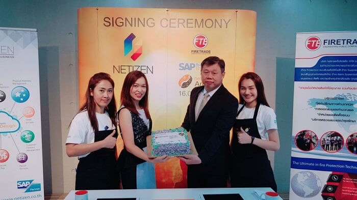 ตัวแทนจาก SAP มอบเค้ก แสดงความยินดี การเริ่มต้นโครงการ Netizen ByDesign Arabica