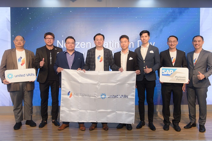 ทีมผู้บริหารเนทติเซนท์, คุณนพดล เจริญทอง - SAP, คุณภาวุธ พงษ์วิทยภาณุ CEO TARAD.com, คุณธีระ กิตติธีรพรชัย CEO Green Word Media, คุณปิยพันธ์ วงศ์ยะรา CEO Stock2morrow ร่วมแสดงความยินดีและร่วมเสวนาในหัวข้อ New Era of ERP and Netizen Future