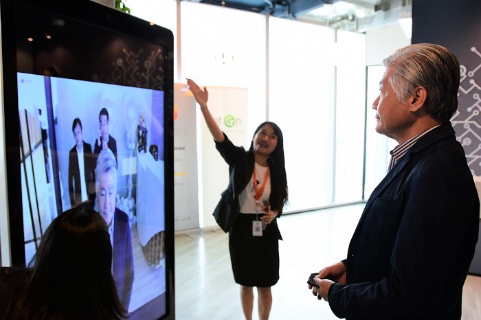 ภาพบรรยากาศการใช้ Face Recognition ภายในงาน Omakase IT Talks ด้วยการ Check-in บนระบบ Origami Event ผ่านจอ LCD และมือถือ