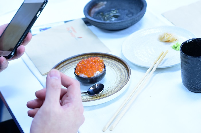 ข้าวหน้าไข่ปลาแซลมอน IKURA DONBURI ขนาดพอดีคำ